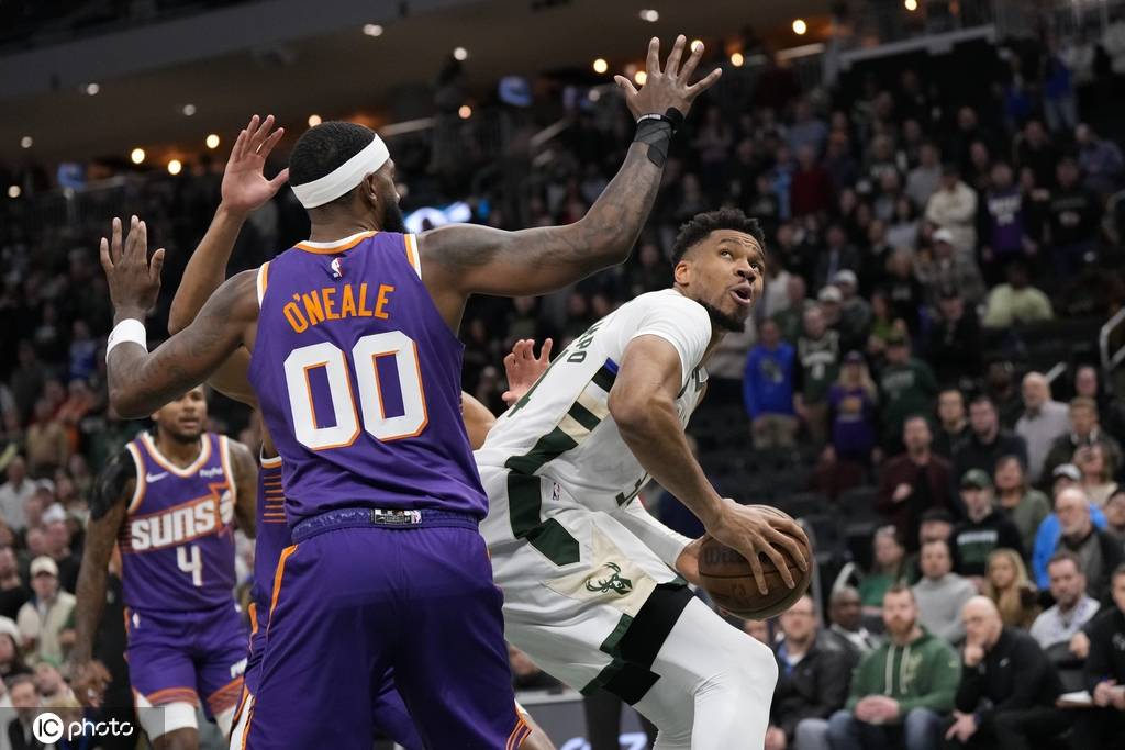 布克26分字母哥22分 太阳击败雄鹿3连胜